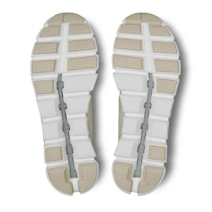 Bottom view of On Herren Cloud 5 sneakers with segmented EVA sole for flexibility and grip